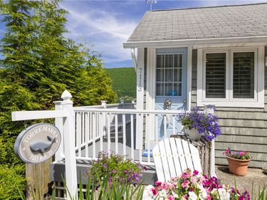 7113 E State Route 21 Road, Naples, NY 14512