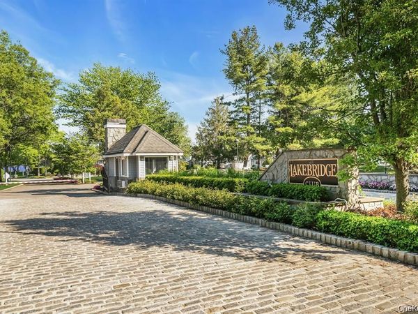 38 Lakebridge Drive S, Kings Park, NY 11754