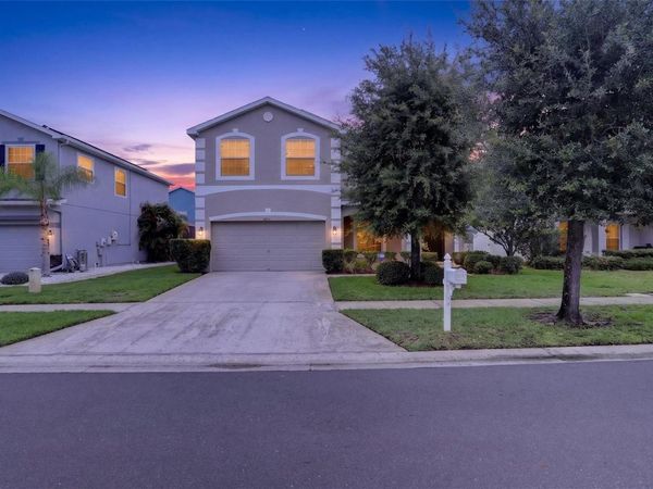 8821 N RIVER ROAD , TAMPA, FL 33635