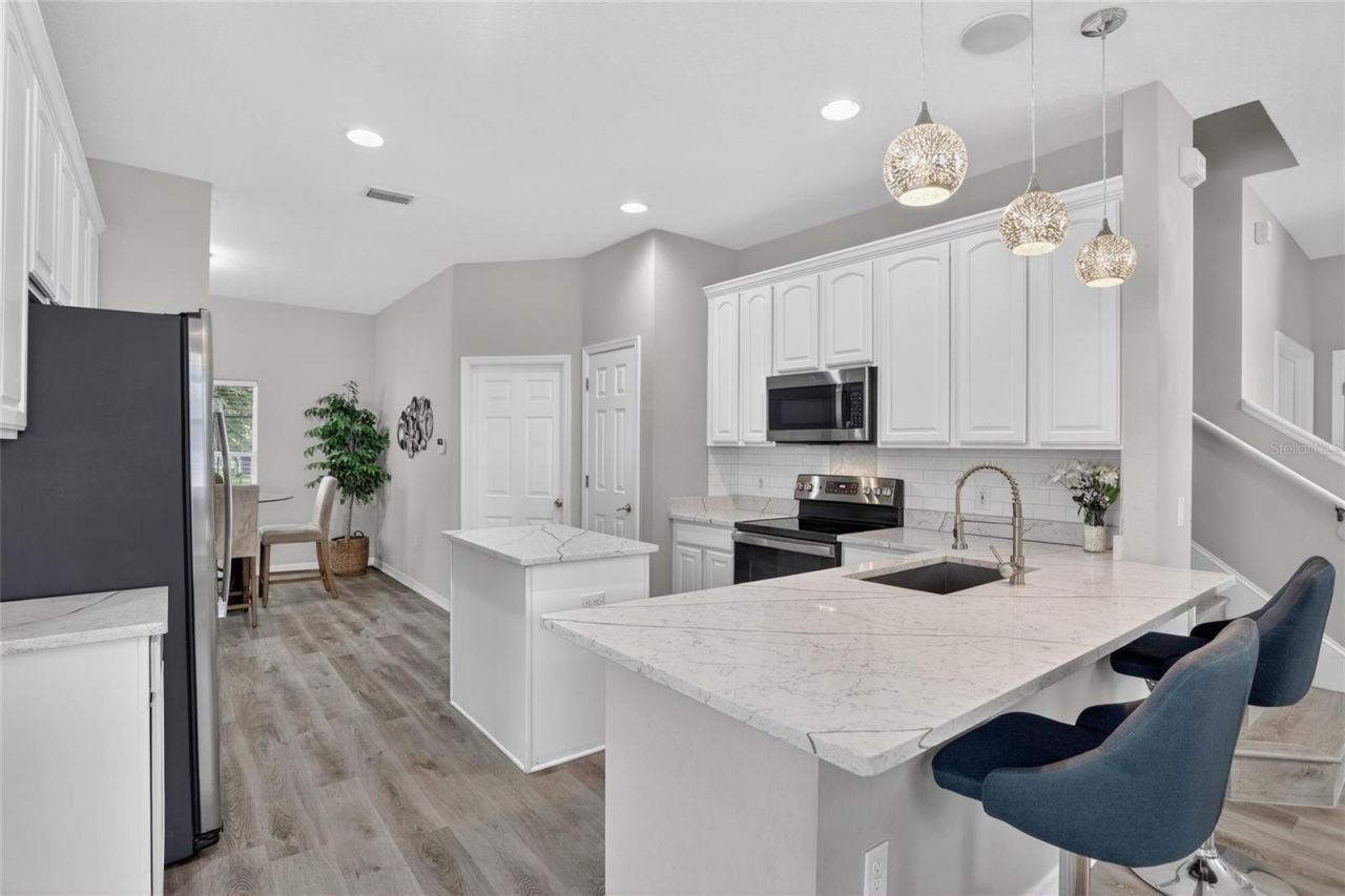 8821 N River Road, Tampa, FL 33635 Photo