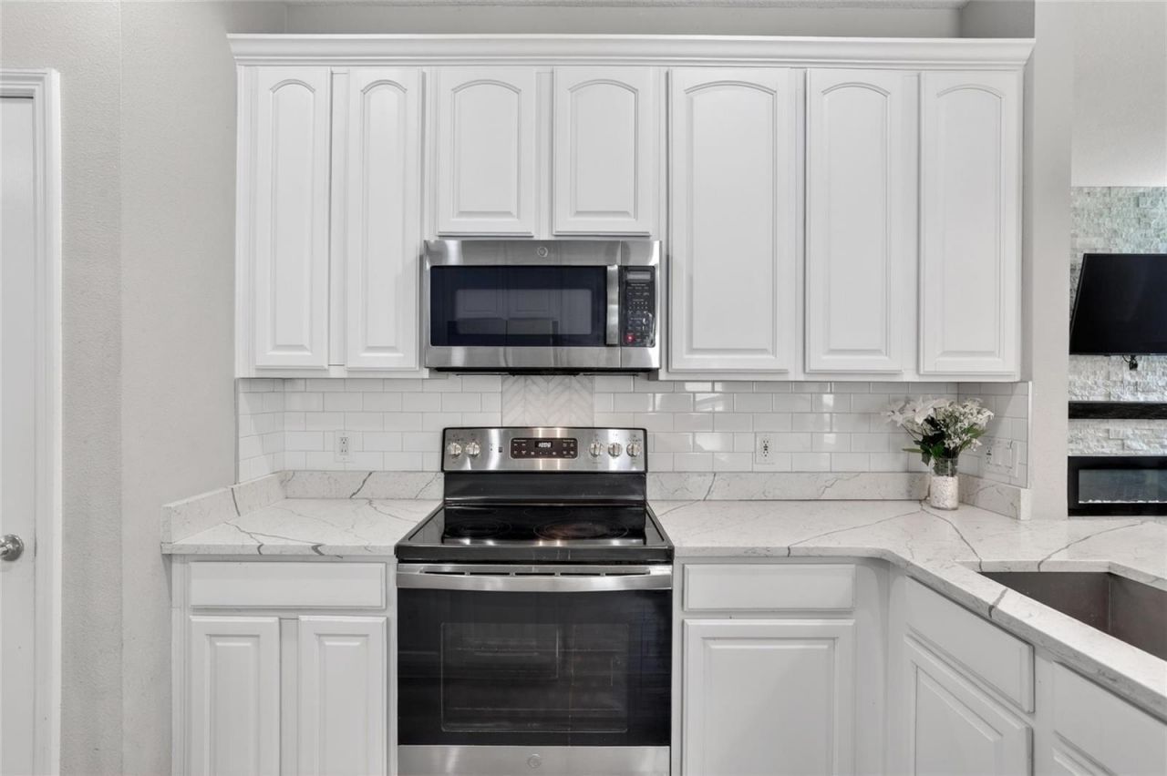 8821 N River Road, Tampa, FL 33635 Photo