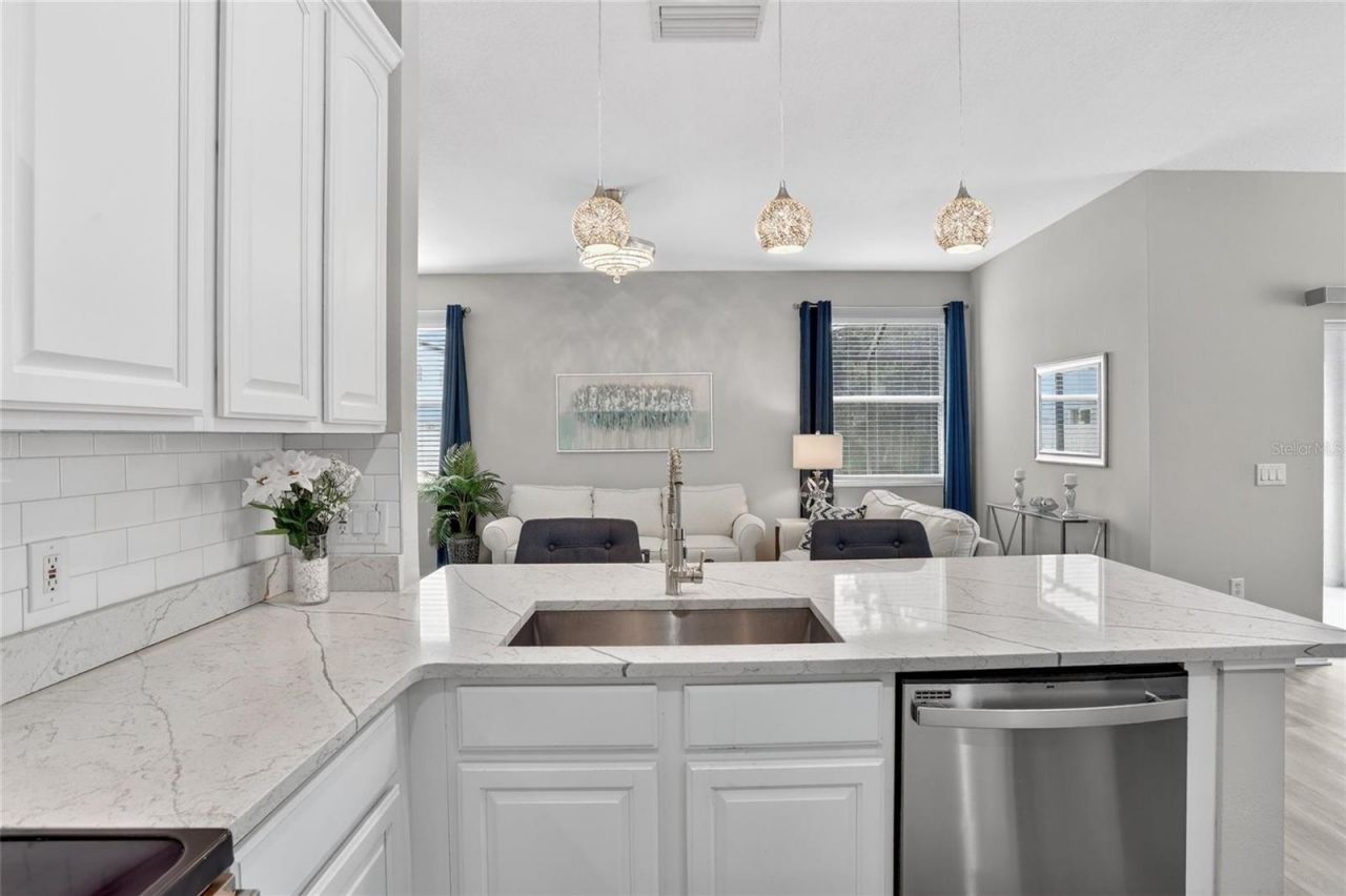 8821 N River Road, Tampa, FL 33635 Photo