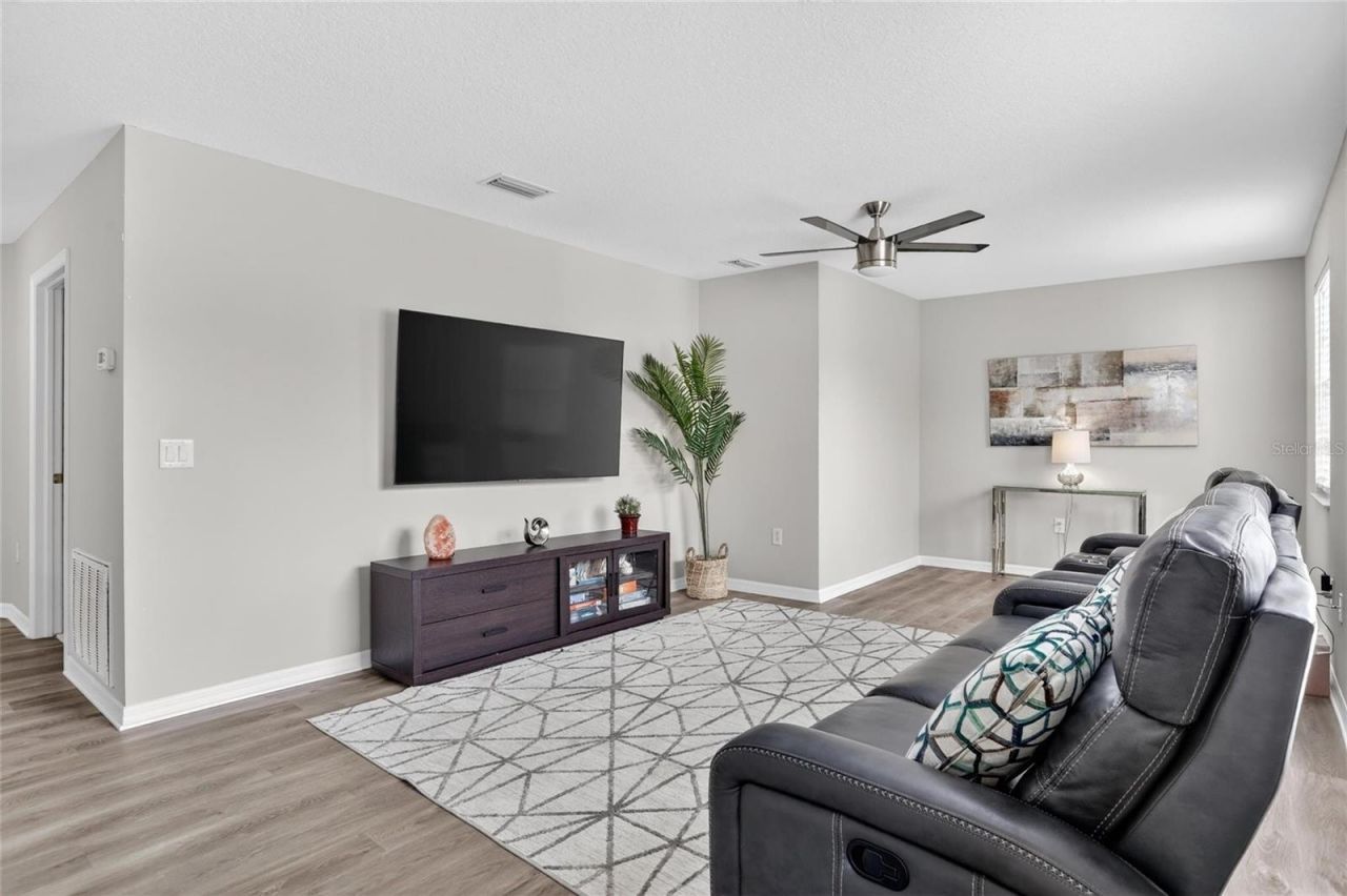 8821 N River Road, Tampa, FL 33635 Photo