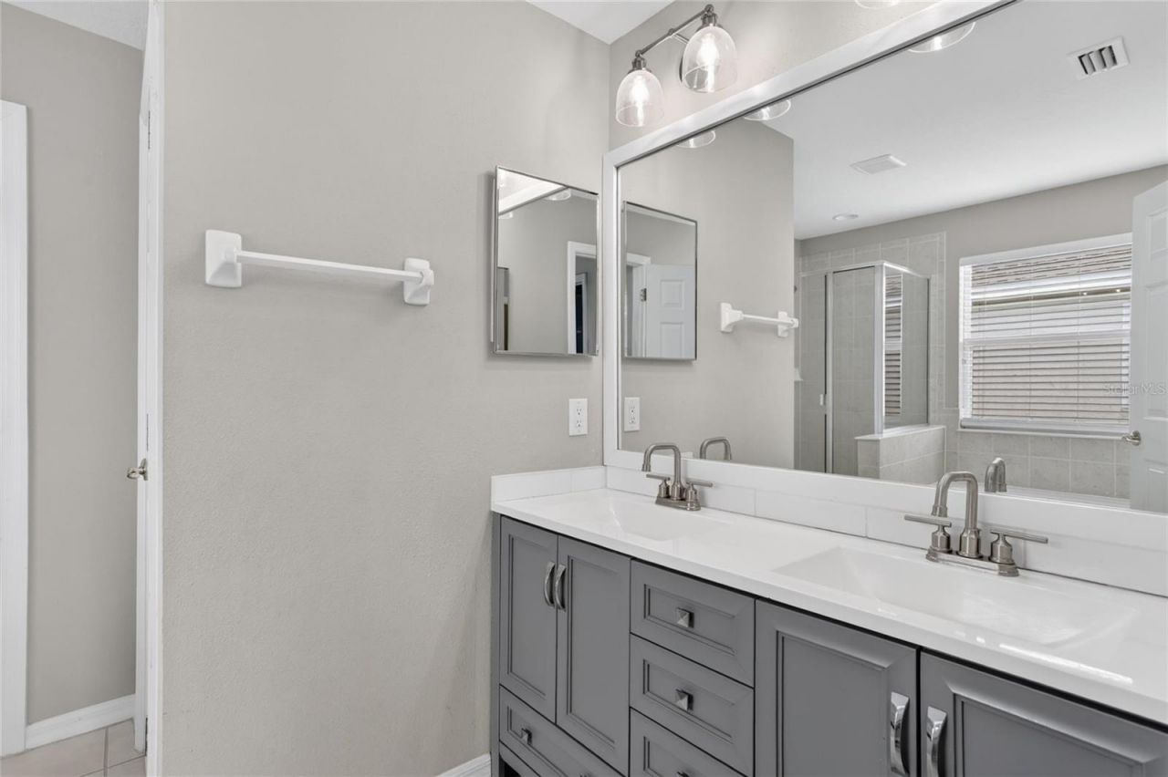 8821 N River Road, Tampa, FL 33635 Photo
