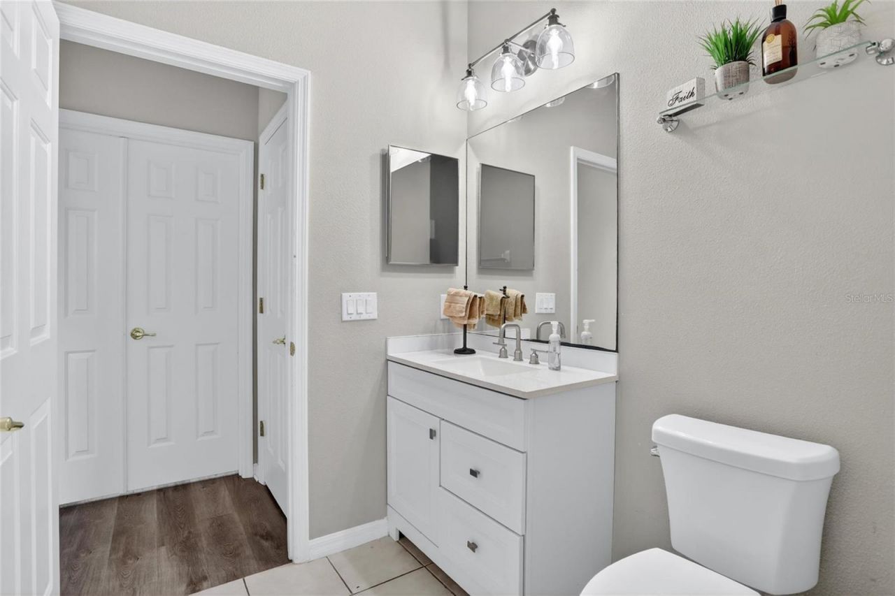 8821 N River Road, Tampa, FL 33635 Photo