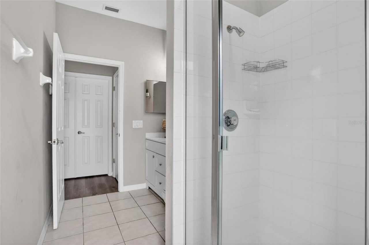 8821 N River Road, Tampa, FL 33635 Photo