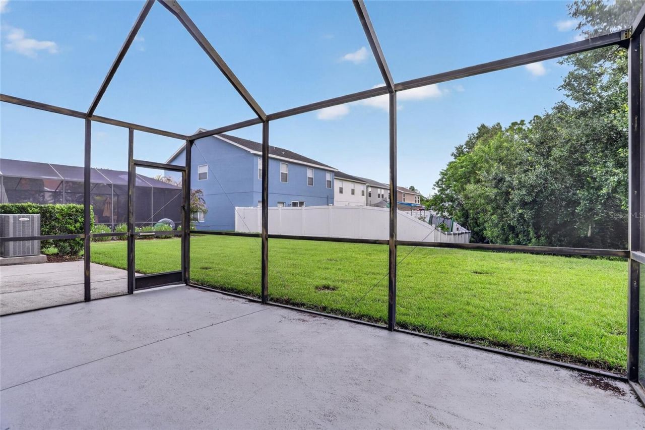 8821 N River Road, Tampa, FL 33635 Photo