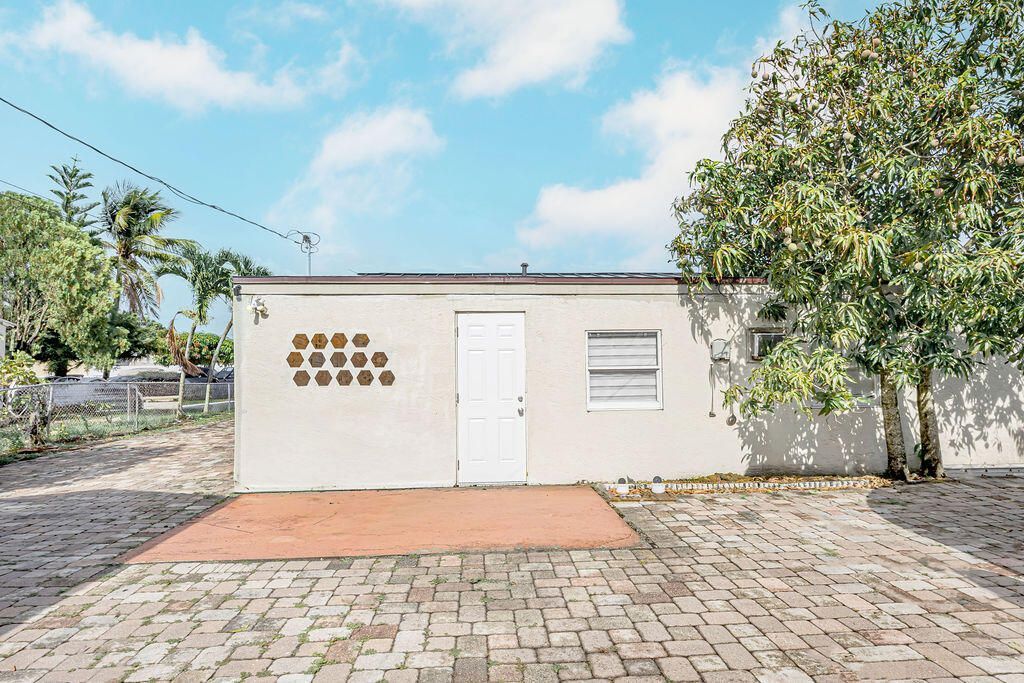 2333 Wabasso Drive, West Palm Beach, FL 33409 Photo