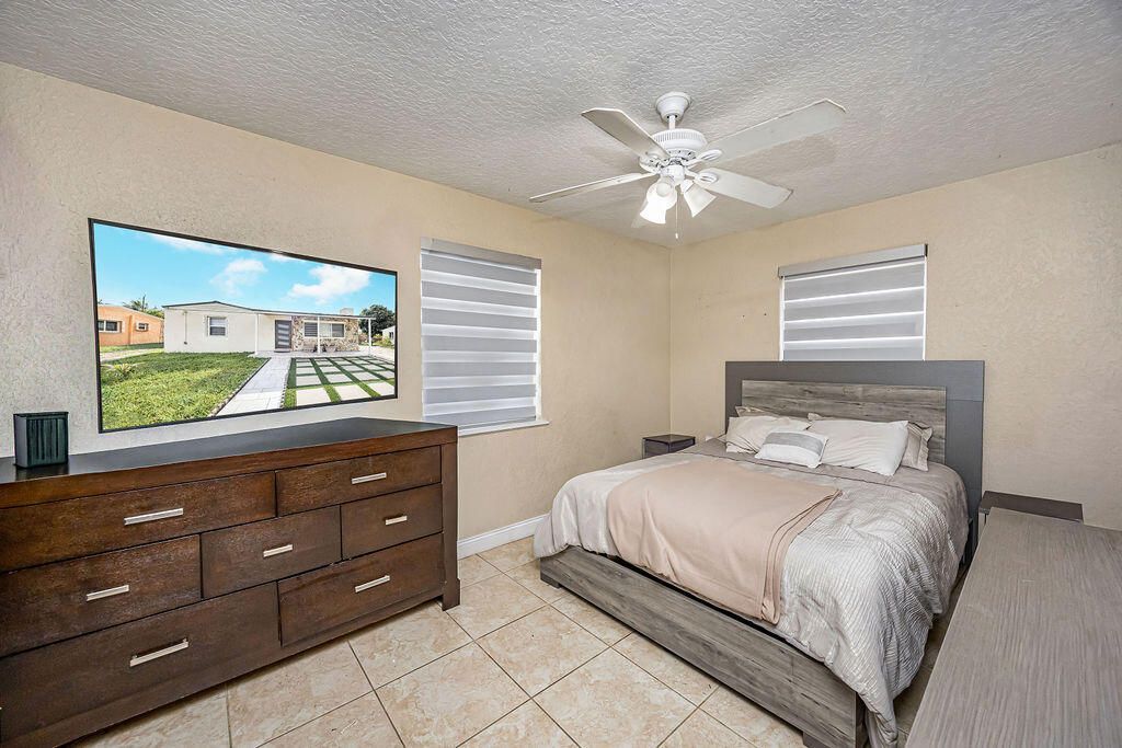 2333 Wabasso Drive, West Palm Beach, FL 33409 Photo