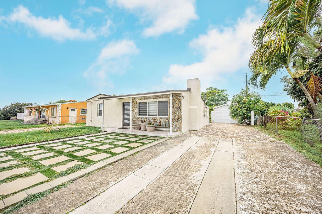 2333 Wabasso Drive, West Palm Beach, FL 33409 Photo