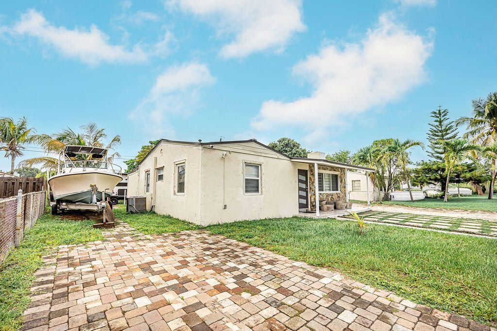 2333 Wabasso Drive, West Palm Beach, FL 33409 Photo
