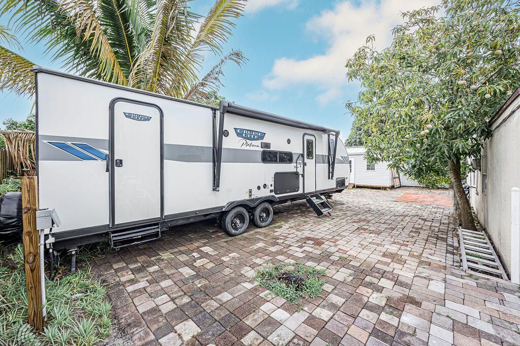 2333 Wabasso Drive, West Palm Beach, FL 33409 Photo