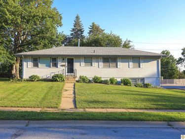 12123 Weir Street, Omaha, NE 68137