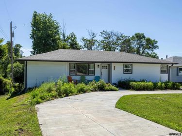 657 N 85 Street, Omaha, NE 68114