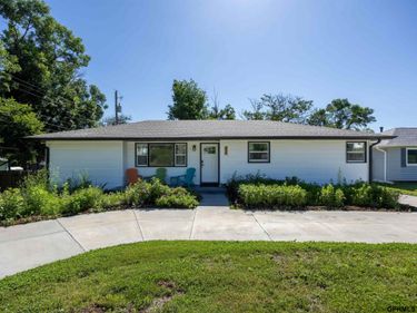 657 N 85 Street, Omaha, NE 68114