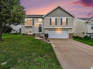 8842 Quest Street, Omaha, NE 68122