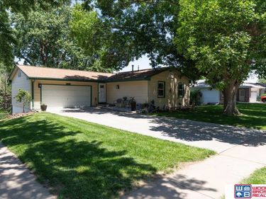 4524 Hallcliffe Road, Lincoln, NE 68516