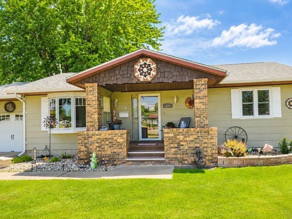 220 N 3rd Avenue E, Hartley, IA 51346