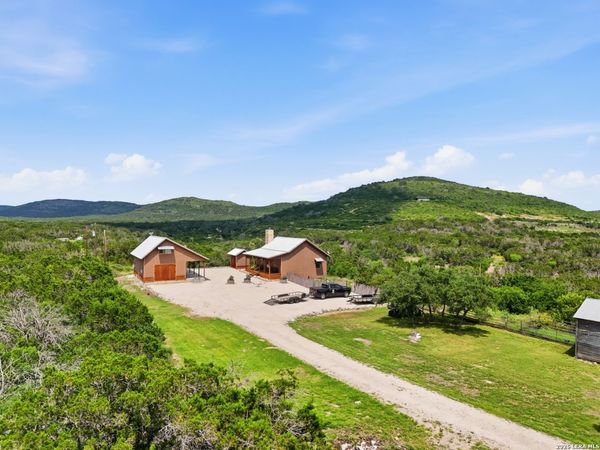 17398 TX Hwy 127, Sabinal, TX 78881