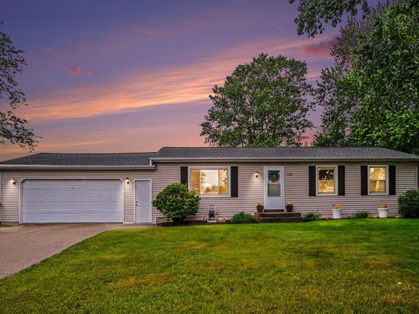 5495 Rockridge Drive NE, Comstock Park, MI 49321
