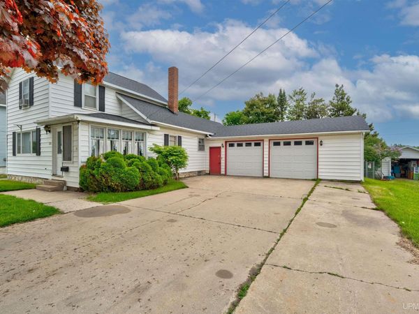 218 N Houghton Avenue, Manistique, MI 49854