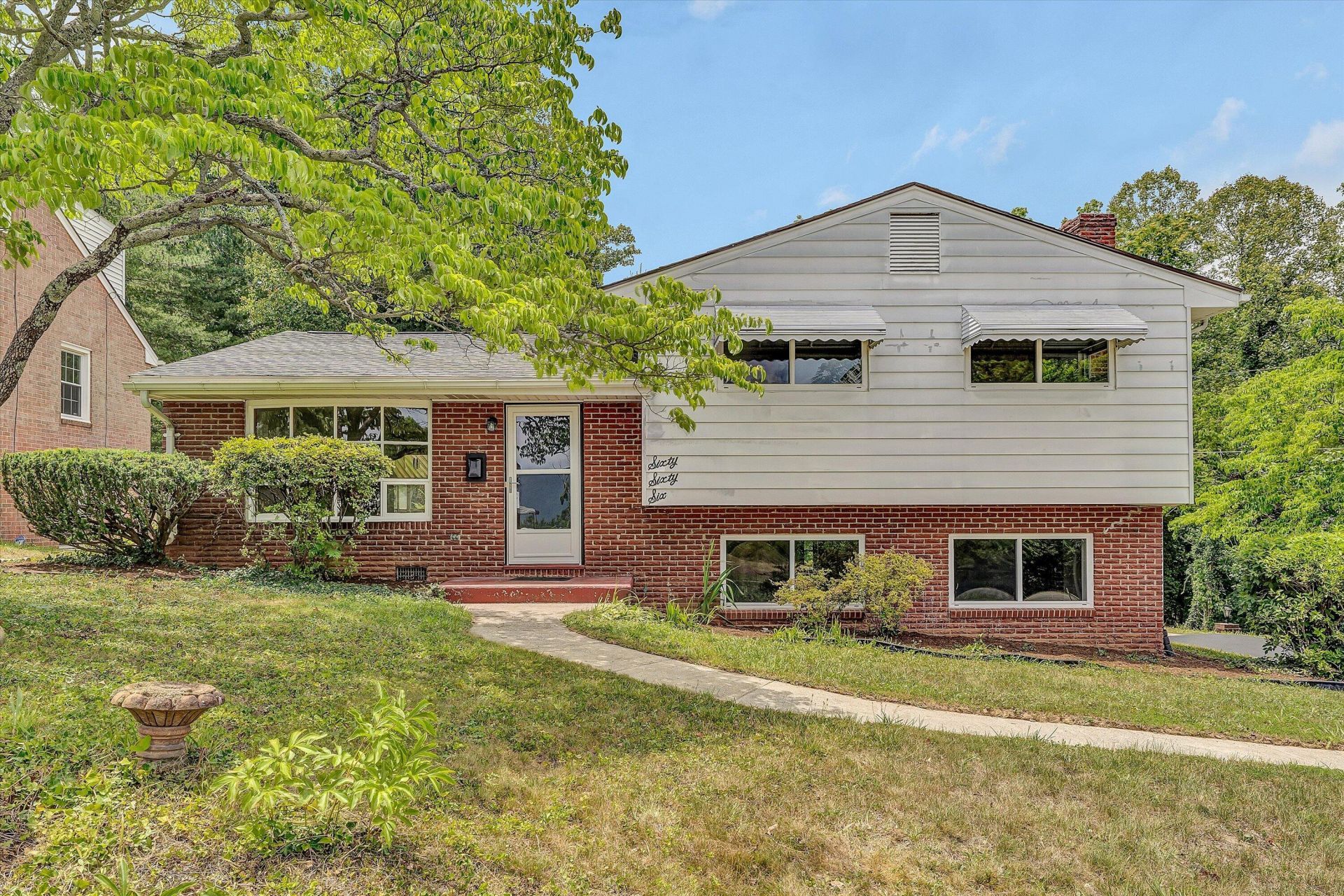 6066 Thornrose Rd, Roanoke, VA 24012 Main Photo