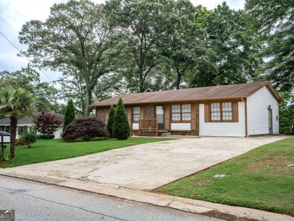 520 Pinecrest Drive, Riverdale, GA 30274