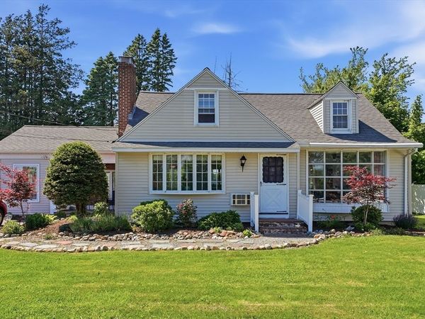 375 River Rd, Agawam, MA 01001