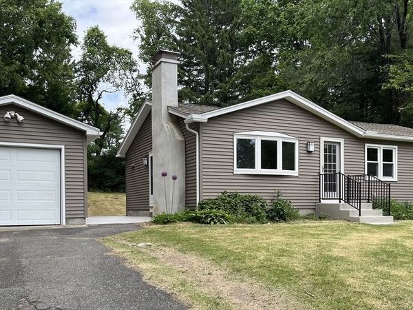39 Jeffrey, Amherst, MA 01002