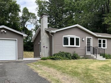 39 Jeffrey, Amherst, MA 01002