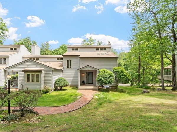 77 Parkhurst Dr, Unit 77, Westford, MA 01886