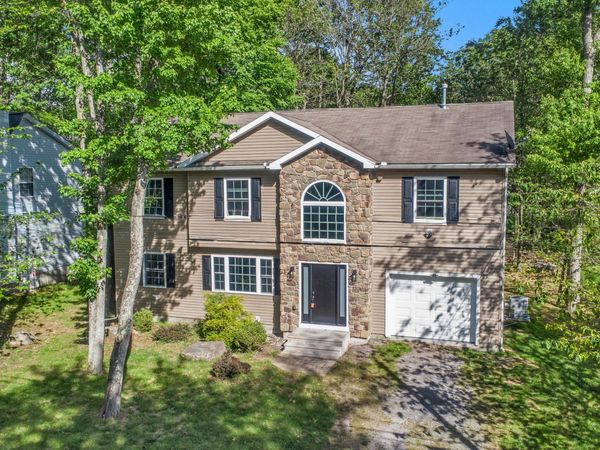 8913 Deerfield Road , Tobyhanna, PA 18466