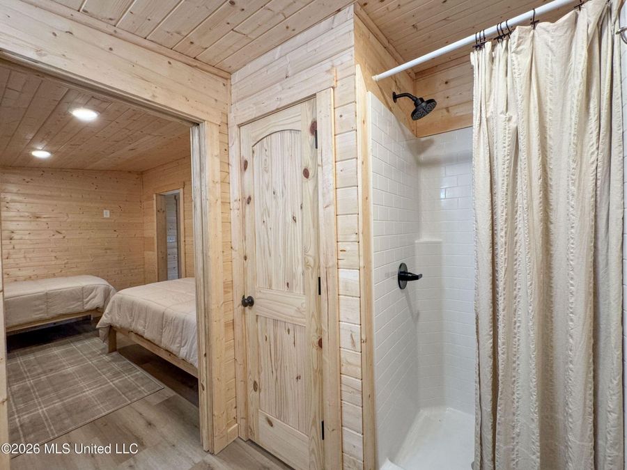 Property Image 100