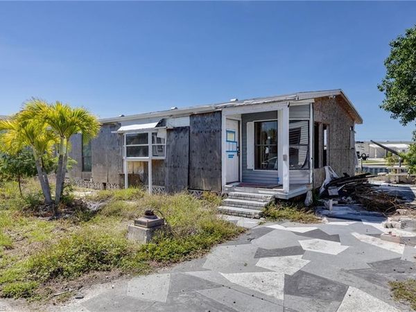 2920 Harpoon LN, ST. JAMES CITY, FL 33956