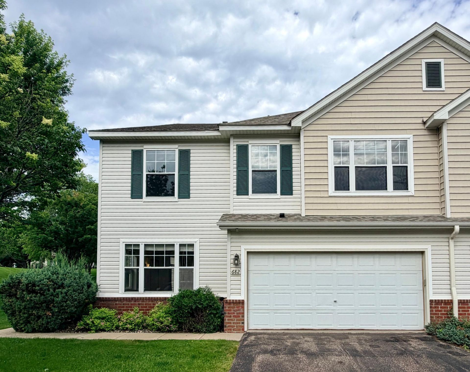 682 Princeton Avenue , Shakopee, MN 55379