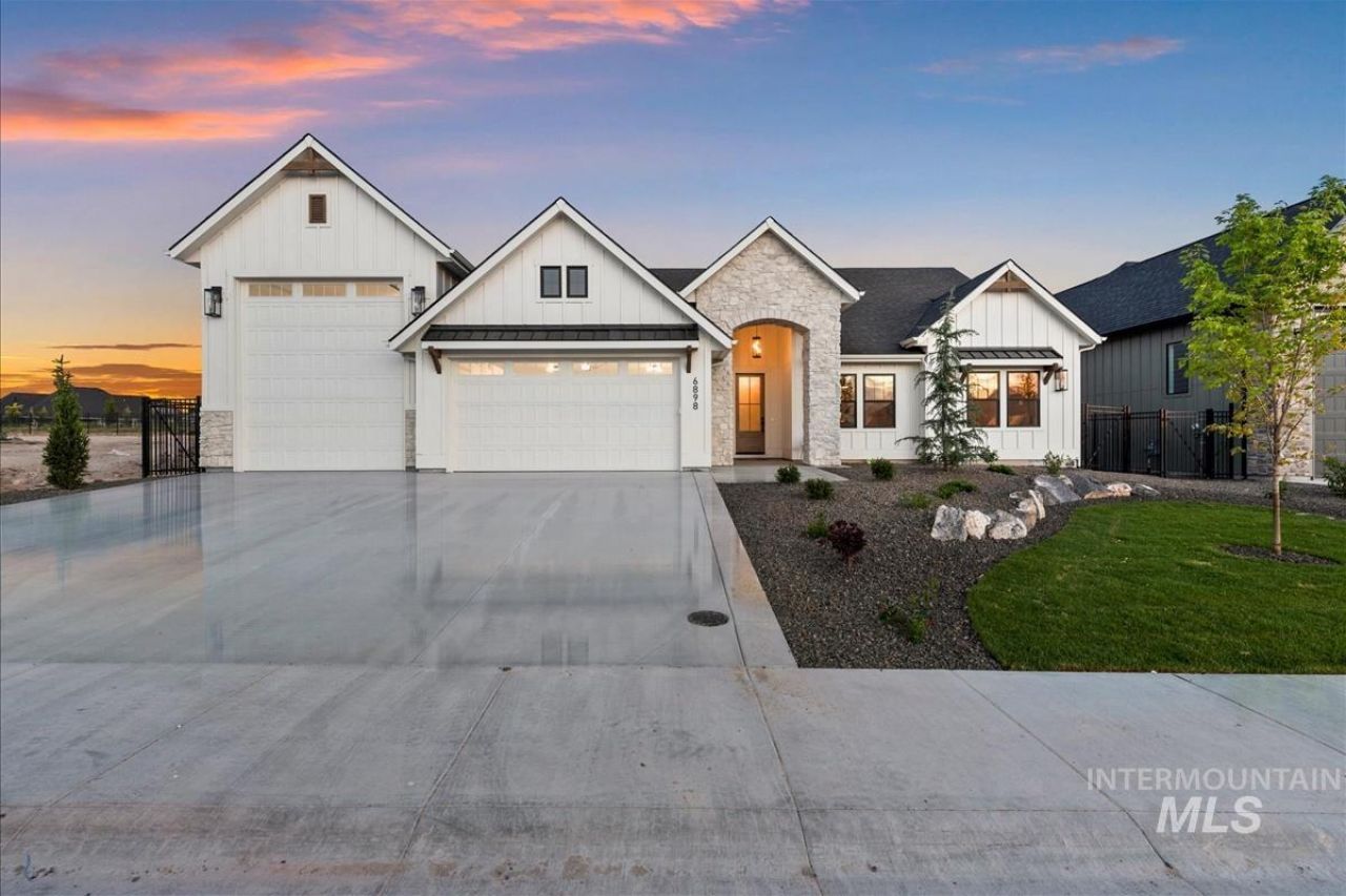 6898 E Chicken Hawk Loop, Nampa, ID 83686 Main Photo