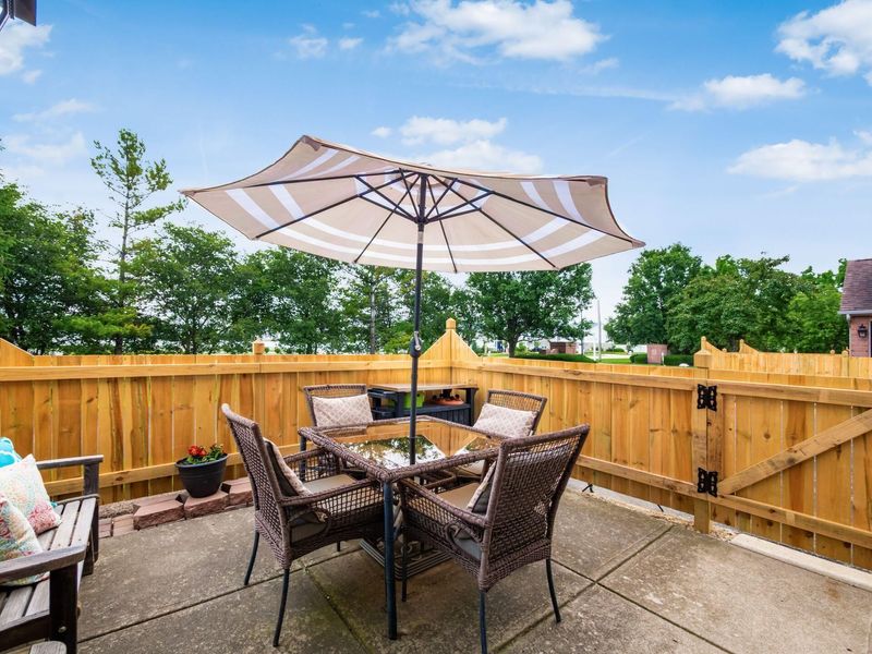 4908 Meadow Run Drive, Hilliard, OH 43026 Photo 3