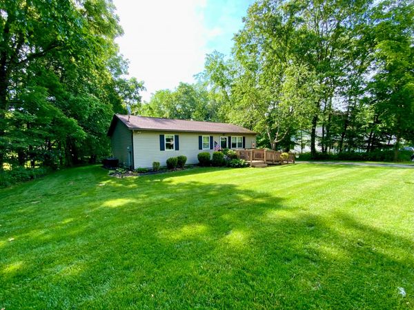 3154 Apple Valley Drive , Howard, OH 43028