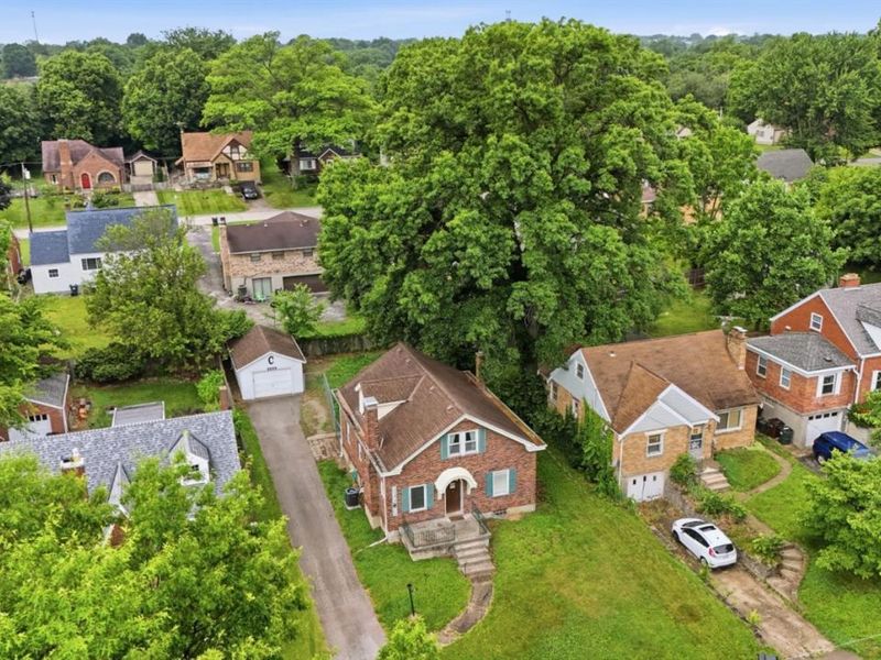 5555 Leumas Road, Green Township, OH 45239 Photo 2