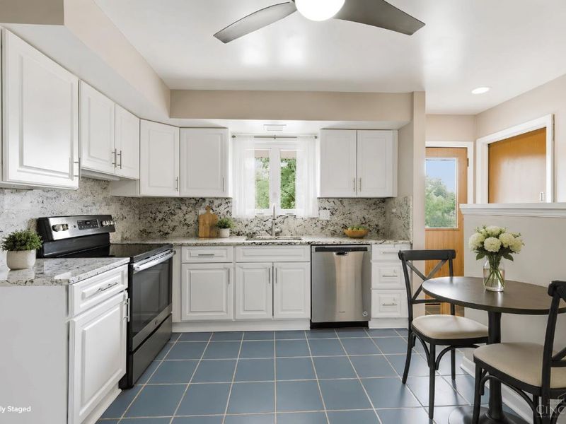 3571 Horncastle Drive, Evendale, OH 45241 Photo 9