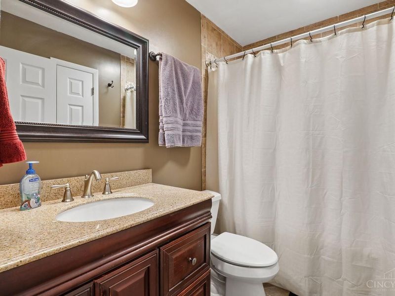 1570 Blueorchard Drive, Cincinnati, OH 45230 Photo 18