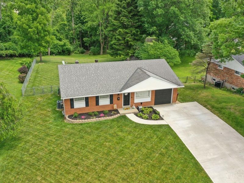 1570 Blueorchard Drive, Cincinnati, OH 45230 Photo 2