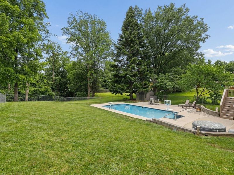 1570 Blueorchard Drive, Cincinnati, OH 45230 Photo 29