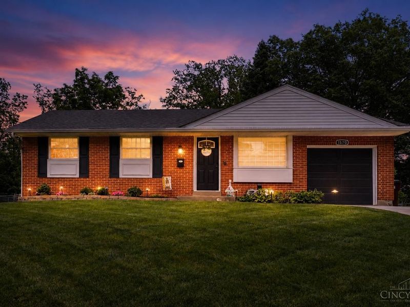1570 Blueorchard Drive, Cincinnati, OH 45230 Photo 3