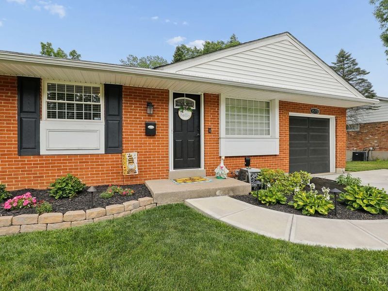1570 Blueorchard Drive, Cincinnati, OH 45230 Photo 4