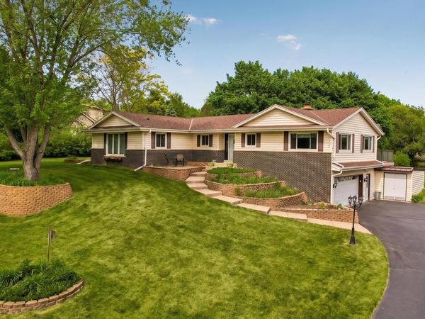 804 Lochtyn RIDGE, Wales, WI 53183
