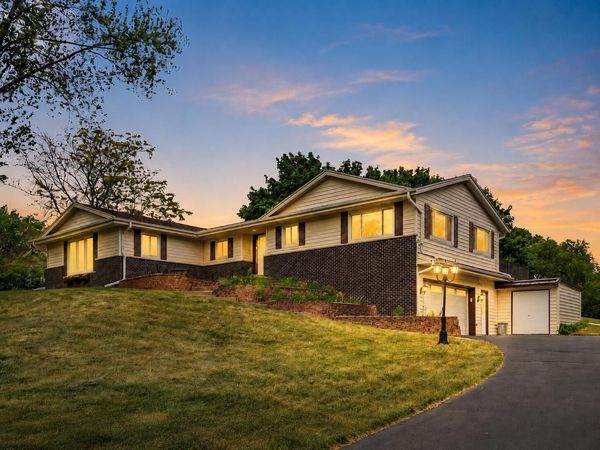 804 Lochtyn RIDGE, Wales, WI 53183