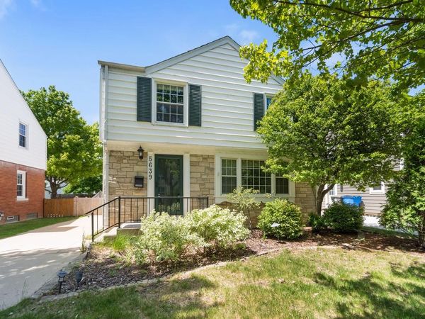 5639 N Bay Ridge AVENUE, Whitefish Bay, WI 53217