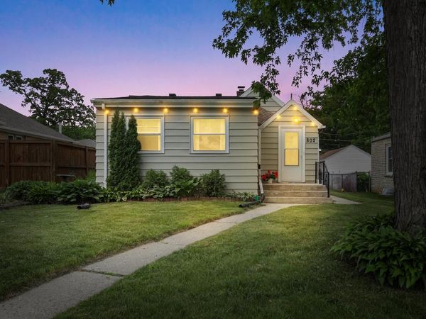 802 S 90th STREET, West Allis, WI 53214