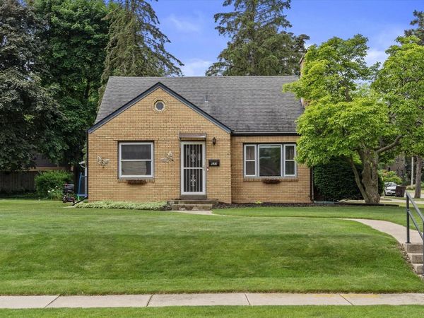 637 Oak STREET, South Milwaukee, WI 53172